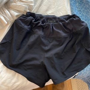 Athleta run with it 3.5 inch short with storage zipper in back